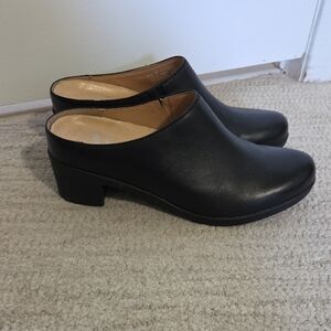 Dansko Black Women's Leather Mules